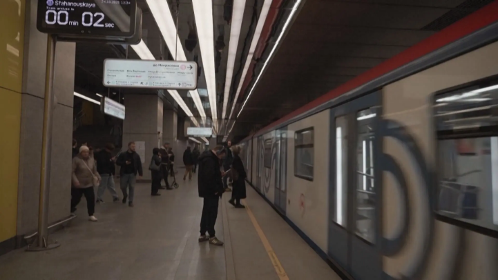 Nga: Ga tàu điện mở buồng cách âm cho người bận rộn